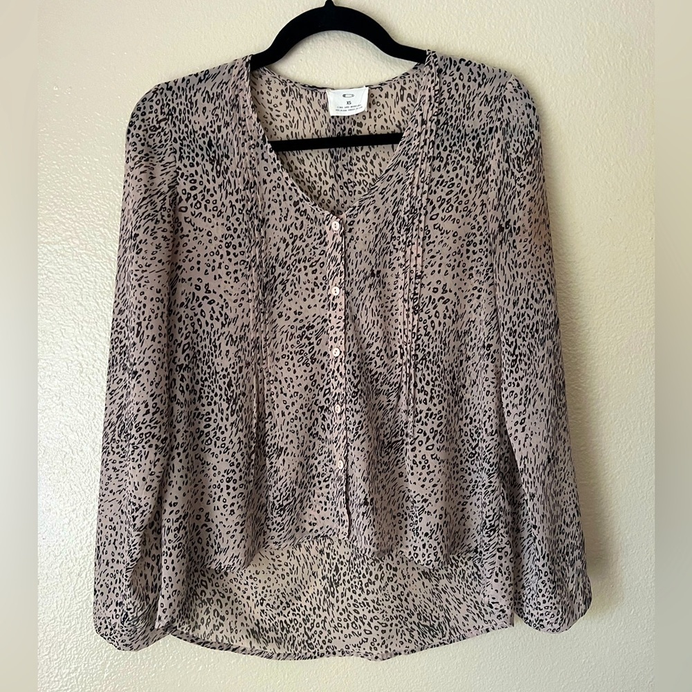 PINS AND NEEDLES 🐆 Blouse 2 for $22 ❇️‎